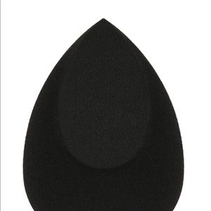 Huda Beauty - Basic B Sponge Applicator